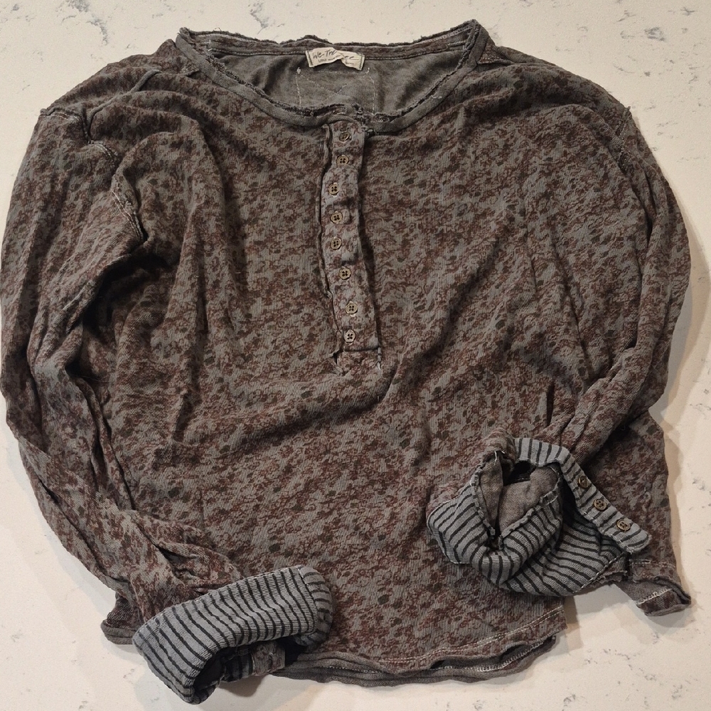 We The Free Green And Brown Floral Pattern Knit Henley Top